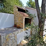 Nyaraló Secluded House With Seawater Pool Milna