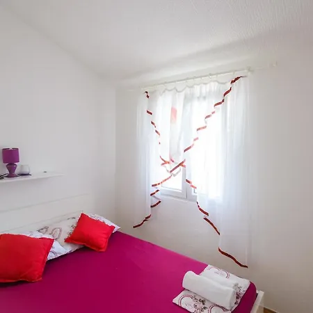 Charming Milna (Brac)