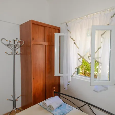 Secluded House With Seawater Pool * Milna (Brac)