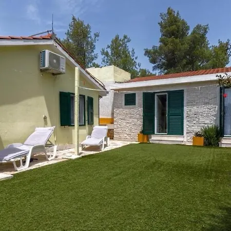 Secluded House With Seawater Pool Dom wakacyjny Milna (Brac)