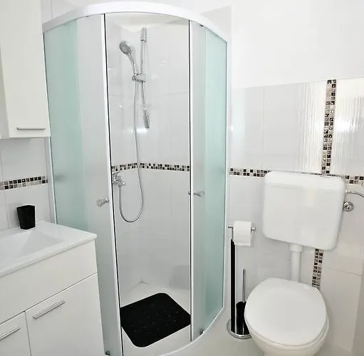 度假居 Secluded House With Seawater Pool *