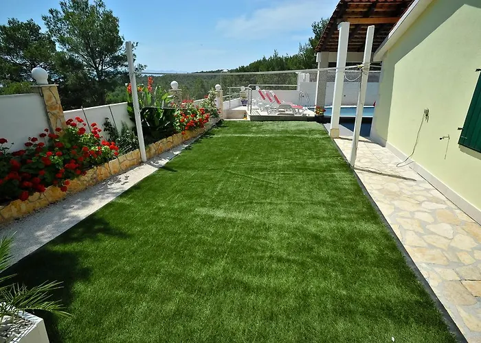 Charming Milna (Brac)