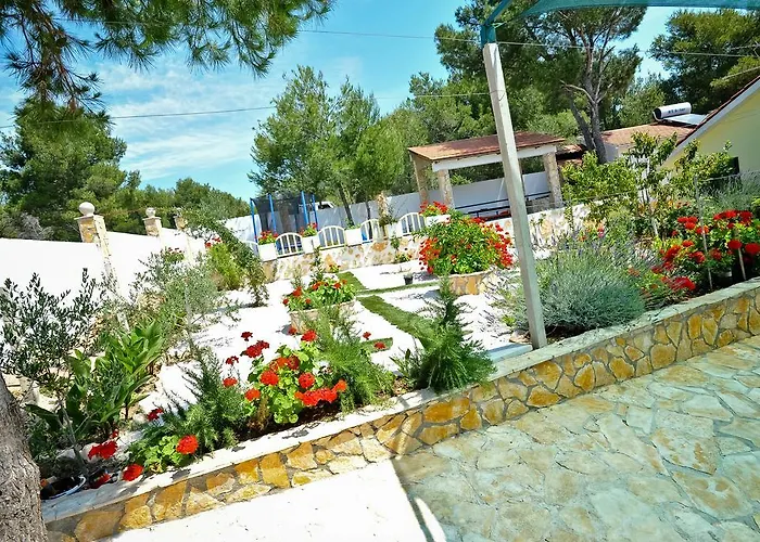 Charming Milna (Brac)