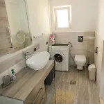 Secluded House With Seawater Pool Milna (Brac)