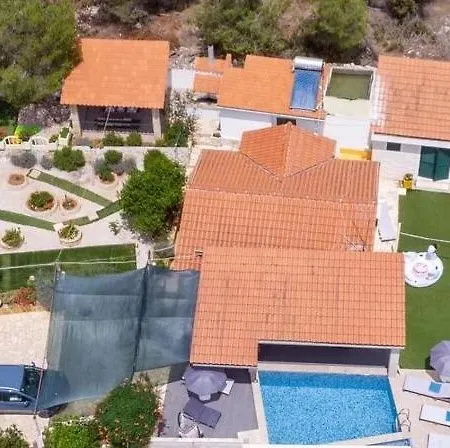 Secluded House With Seawater Pool *