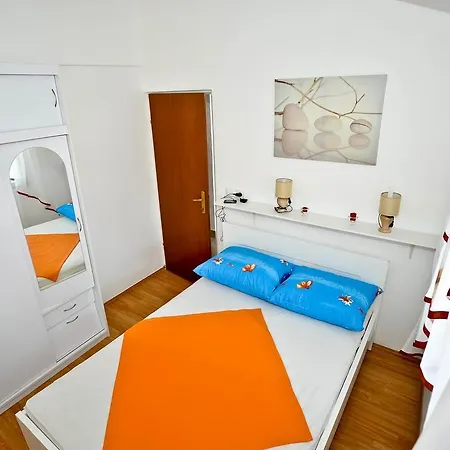 בית נופש Secluded House With Seawater Pool
