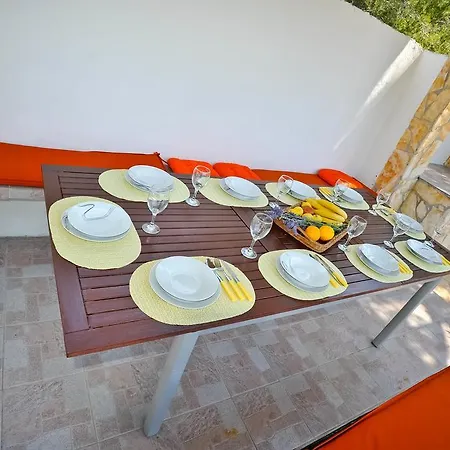 בית נופש Secluded House With Seawater Pool מילנה