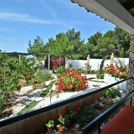 בית נופש Secluded House With Seawater Pool